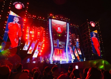 HÀNG NGHÌN DU KHÁCH HÒA MÌNH VÀO KHÔNG KHÍ SÔI ĐỘNG CỦA BEERFEST "VÒNG QUANH THẾ GIỚI CÙNG BIA SAIGON"